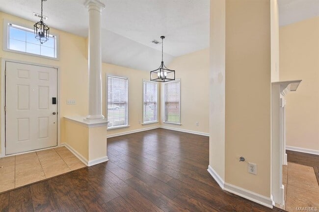 Building Photo - 3830 Claiborne Cir