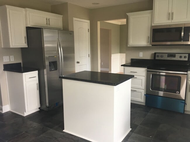 Building Photo - Coming soon  3 Bed 3 Bath Pet Friendly Home in Midway.