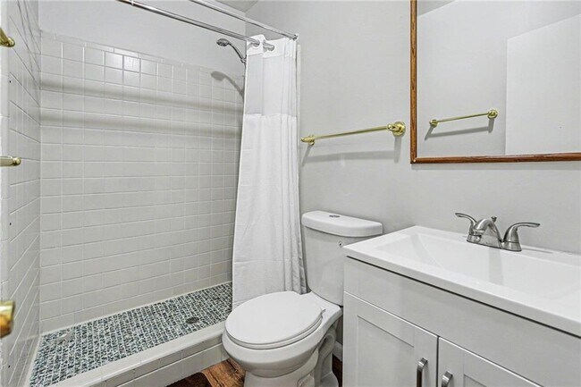 Building Photo - 3084 Green Valley Dr