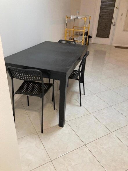 Building Photo - 2070 Yarmouth E