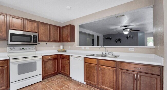 Building Photo - "Charming 3-Bedroom Oasis on Cherokee Blvd with 2 Full Baths – 1425 Sq Ft of Cozy Living in New B...