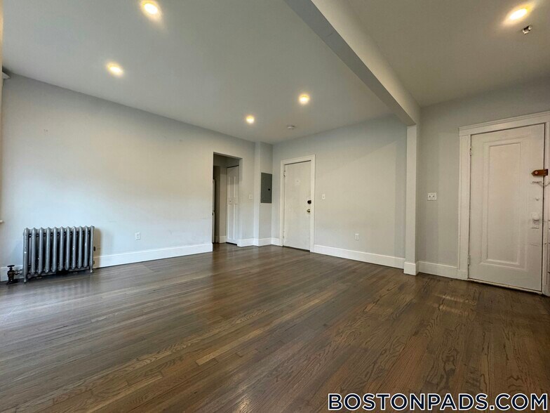 Building Photo - 117 Park Dr