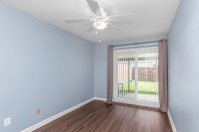 Building Photo - 2BD / 2BA Home Near Eglin AFB and Downtown...