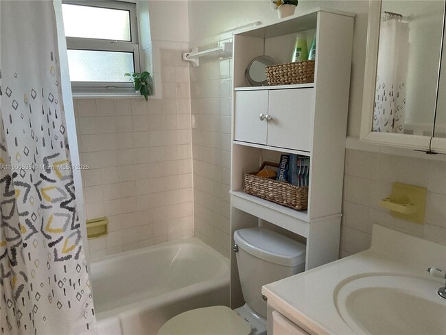 Building Photo - 22 SE 3rd Terrace