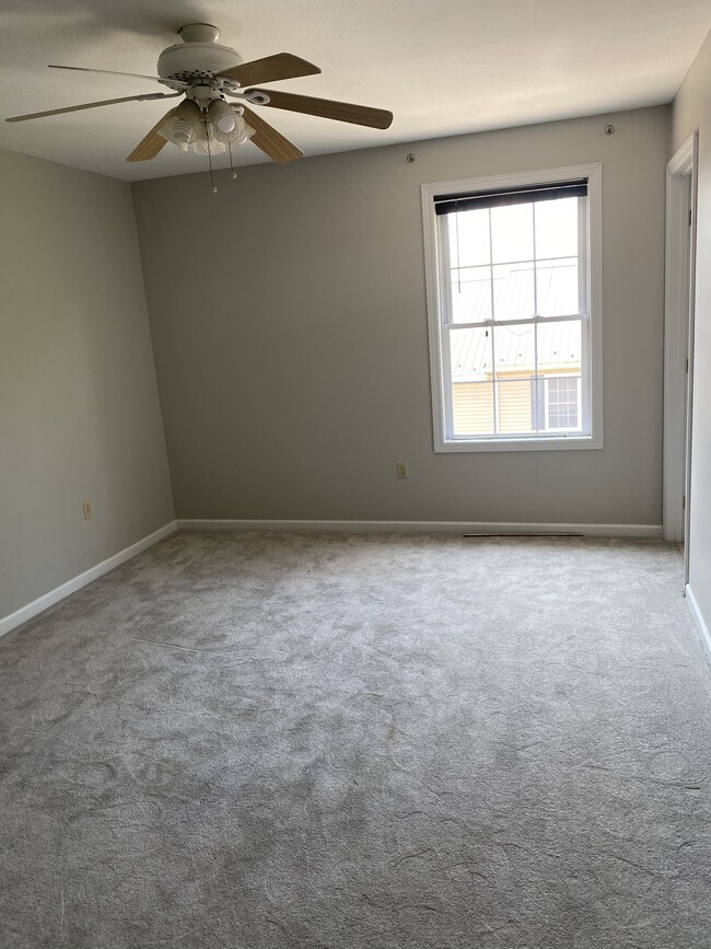 Building Photo - 608 Vista Oaks Dr