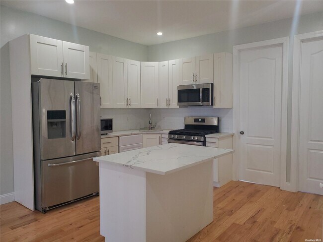 Building Photo - 366 Montauk Ave.