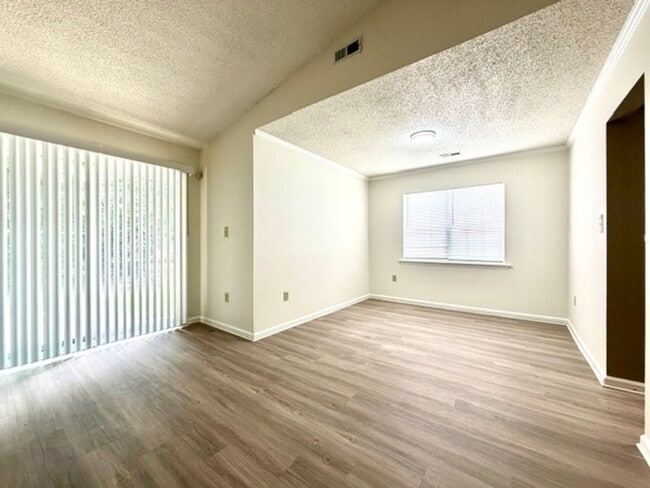 Building Photo - 8231 Meadowdale Ln