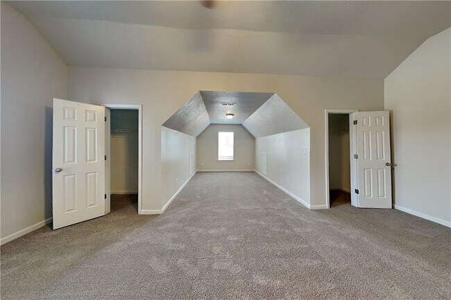 Building Photo - 137 Legend Creek Dr