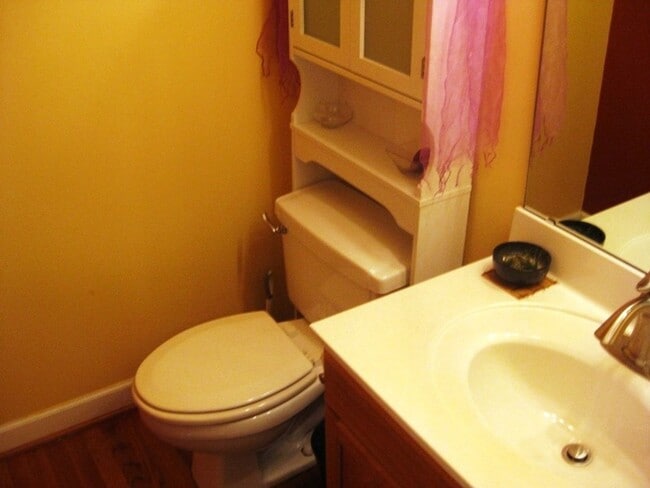 Building Photo - Pre-lease now for April!