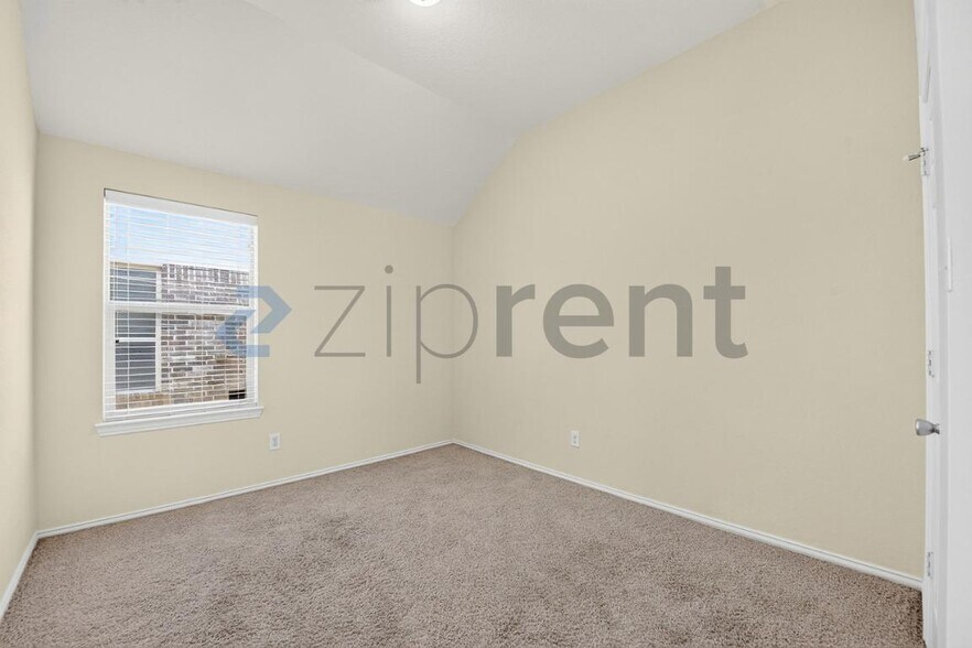 Building Photo - Unit