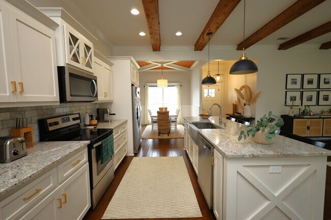 Building Photo - 4025 Gramercy Dr