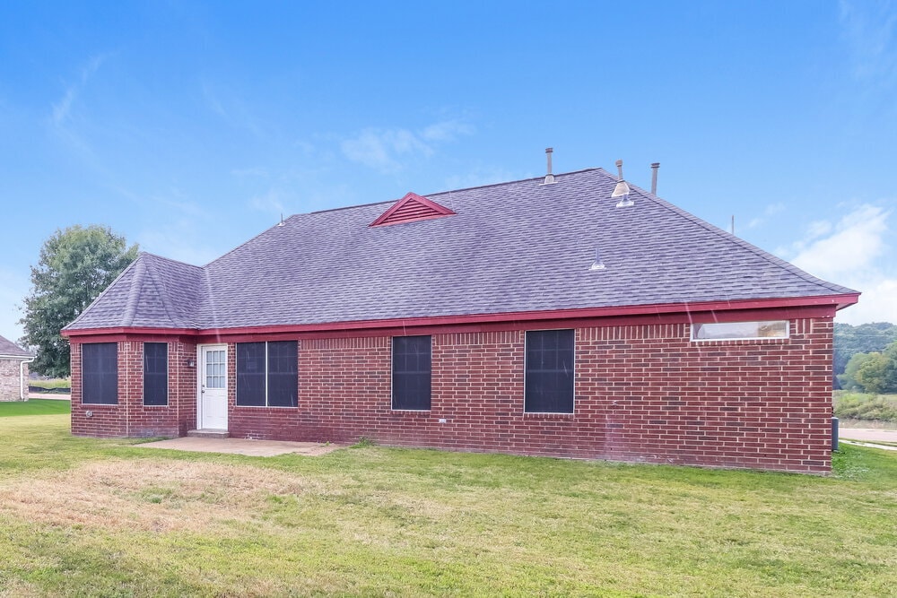 Building Photo - 6284 Manchester St