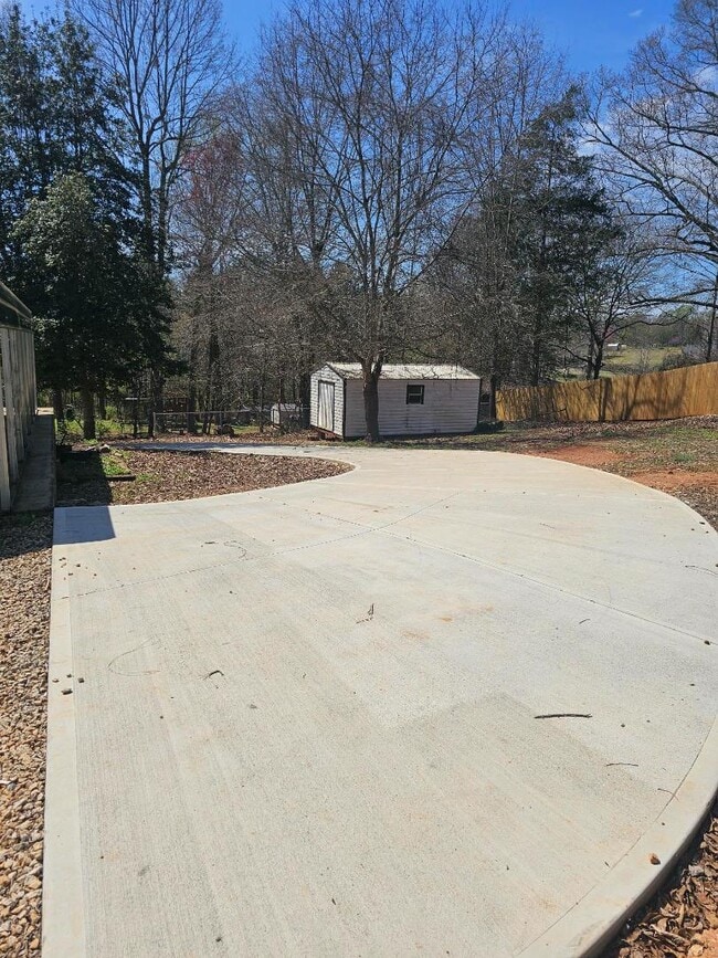 Building Photo - 134 Rolling Dr