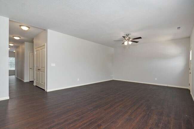 Building Photo - 1345 E Cherry St