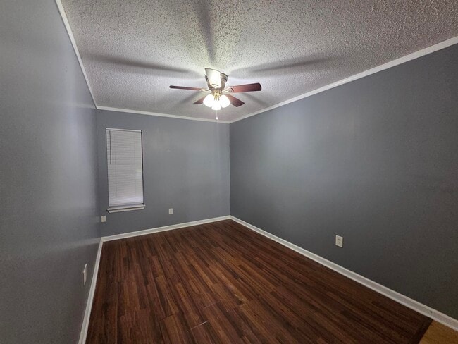 Building Photo - 96 Willow Dr