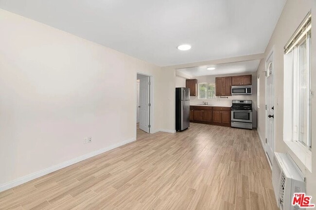 Building Photo - 5249 Satsuma Ave