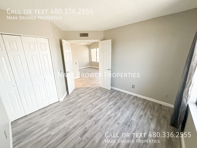 Building Photo - 2035 S Elm St