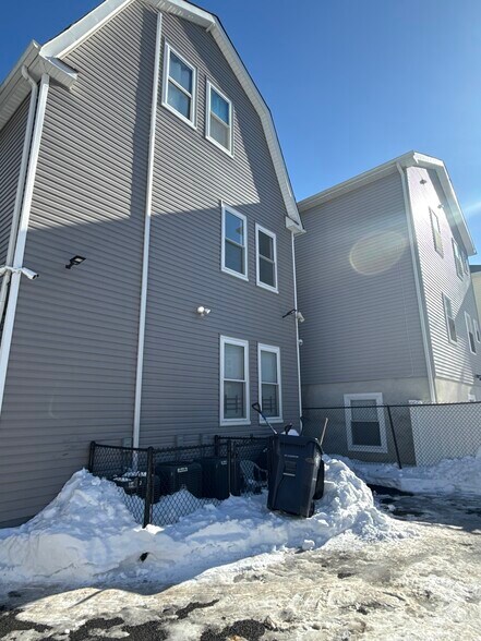 Building Photo - 913 S 18th St