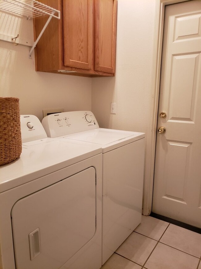 Building Photo - 3 Bedroom 2 Bath available soon