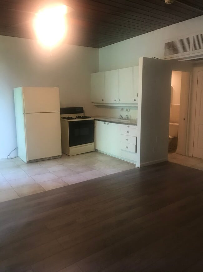 Building Photo - 200 E Algonquin Rd