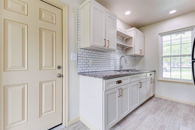 Building Photo - 5319 Ridgestone St