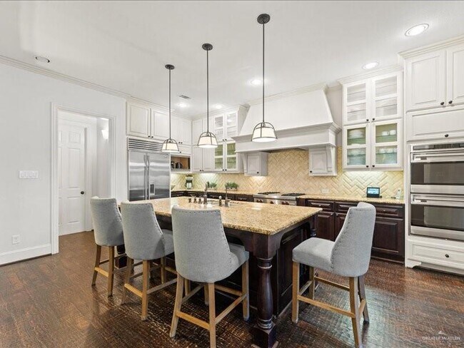 Building Photo - 7 Ivy Castle Ct