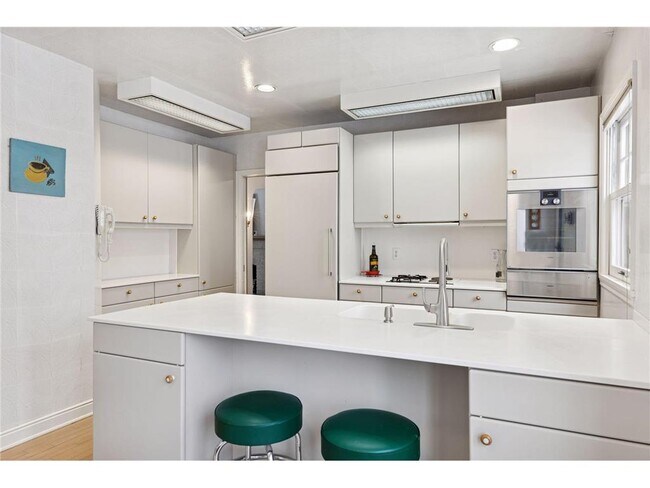 Building Photo - 1197 W Como Blvd