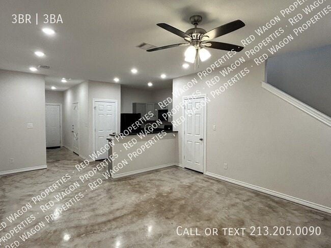 Building Photo - 6926 Crestway Rd