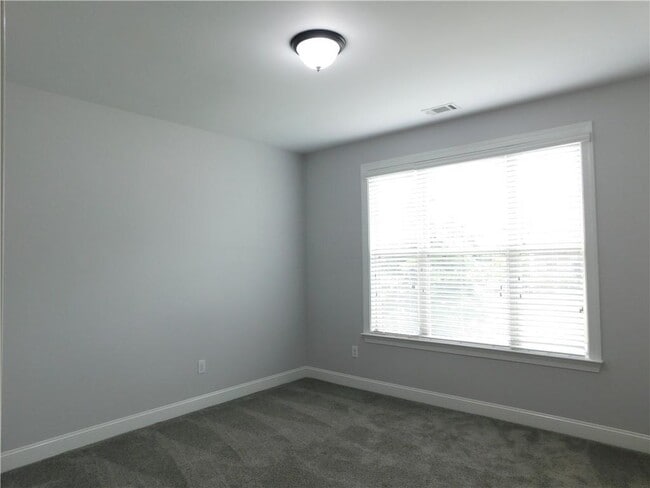 Building Photo - 330 La Perla Dr