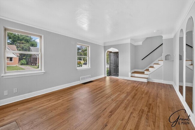 Building Photo - $1350 3 bedrooms