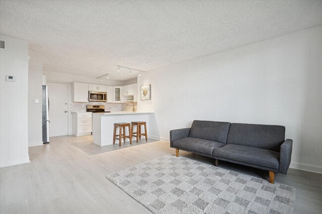 Building Photo - 3000 N Ocean Blvd