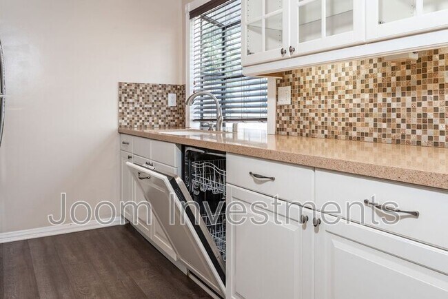 Building Photo - 444 S Los Robles Ave