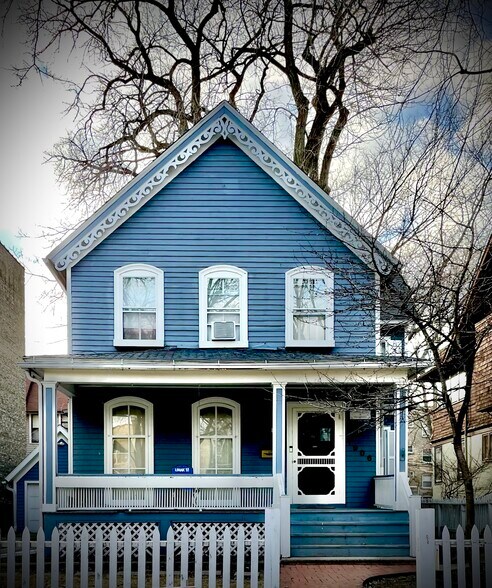 Building Photo - 1906 Orrington Ave