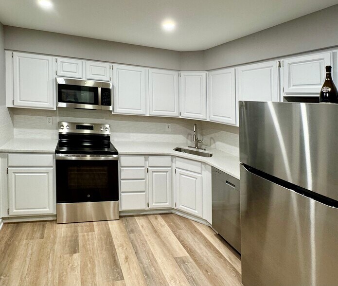 Kitchen - 10234 Heron Pond Ter