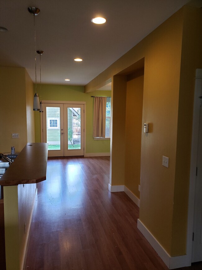 Building Photo - 4251COV