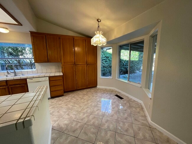 Building Photo - 1580 Rehrmann Dr