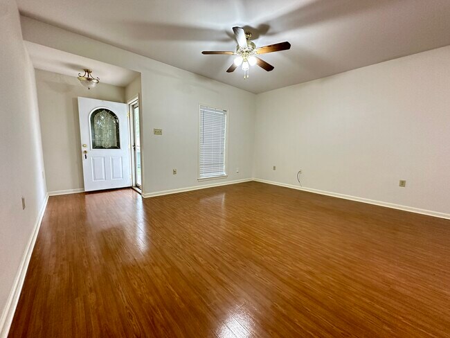 Building Photo - 521 N French Quarter Dr