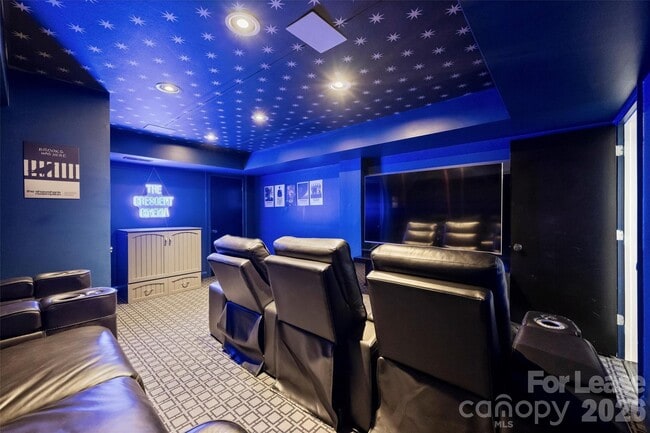 Building Photo - 1124 Dilworth Crescent Row