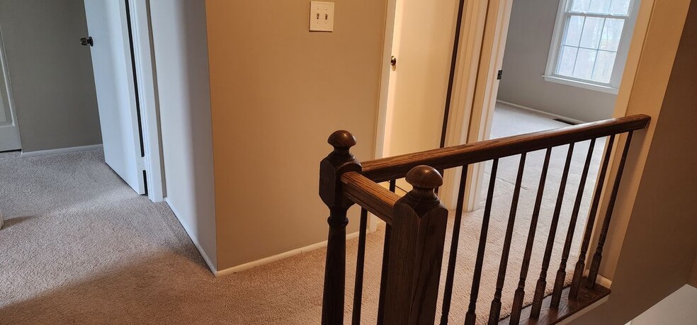 Building Photo - 7886 Marioak Dr