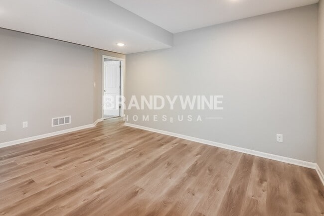 Building Photo - 702 Poplar Cir