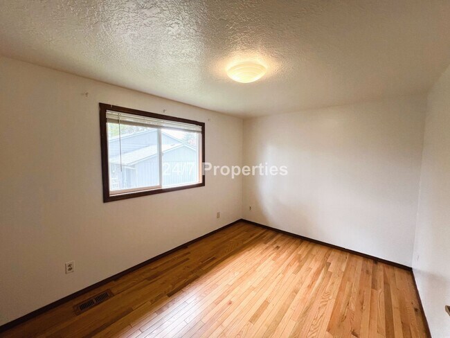 Building Photo - 2024-1102MF