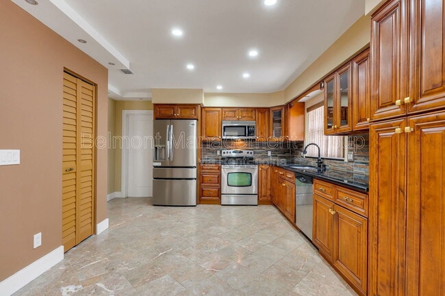 Building Photo - 283 N Ranger Blvd