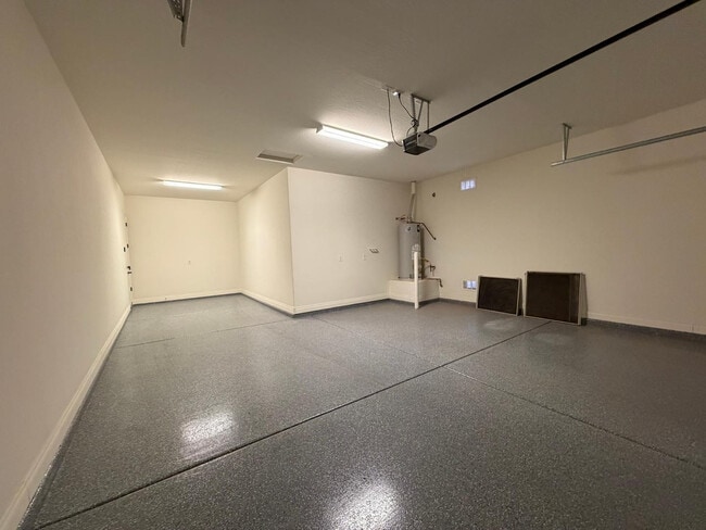 Building Photo - 9541 E Theia Dr
