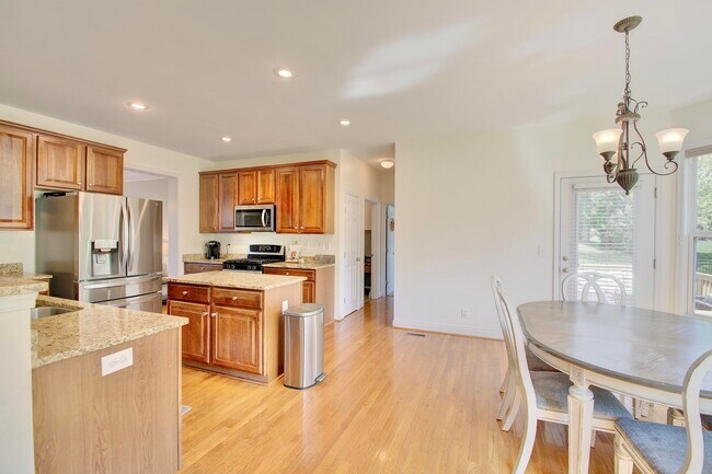 Building Photo - 9918 Burleigh Ln