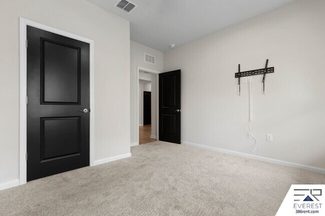 Building Photo - 249 Montgomery Ct