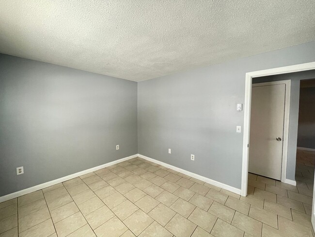 Building Photo - 179 Loudon Rd