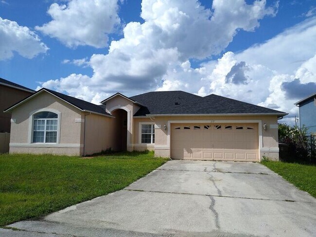 Building Photo - Single Family Home in Poinciana