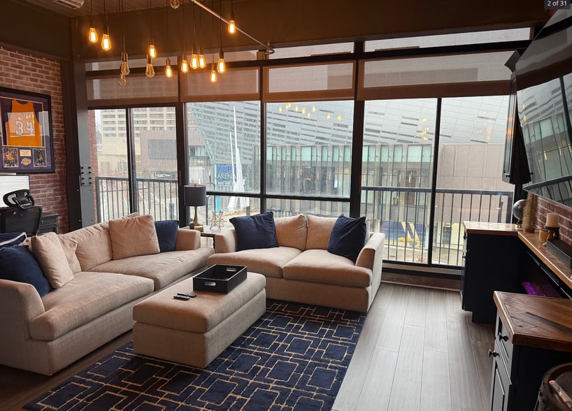 Building Photo - 515 W Main St