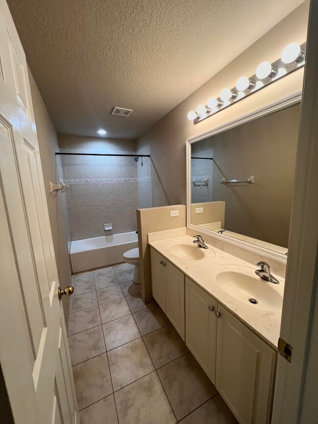 Building Photo - 2552 Marshfield Ct