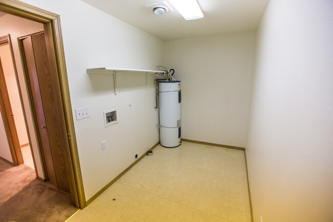 Building Photo - 3328 Argyle Dr S
